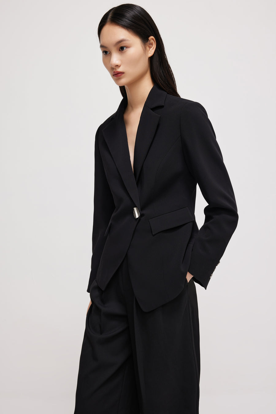 Slit design wool suit